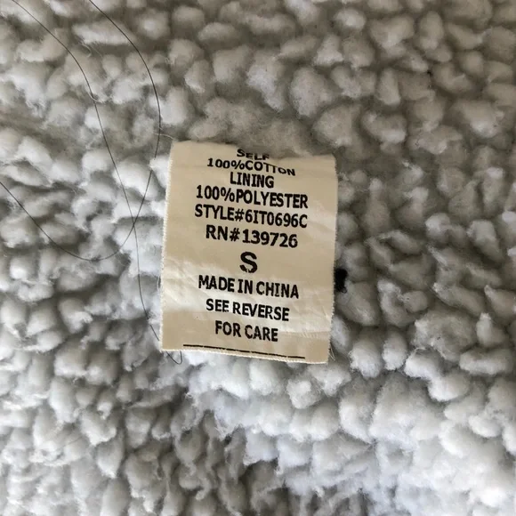 Honey Punch jean jacket with Sherpa interior size S - Picture 8 of 9